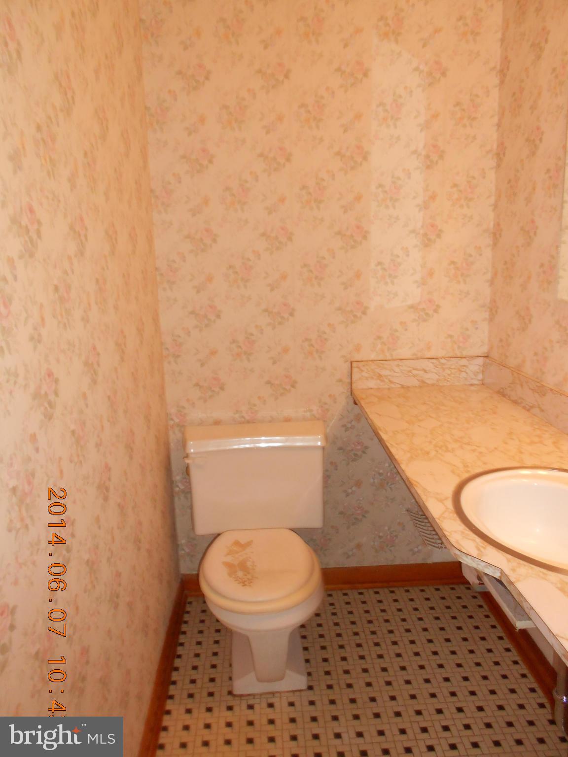 8015 Sagramore Road Baltimore, MD 21237 - Photo 9 of 26 Bath