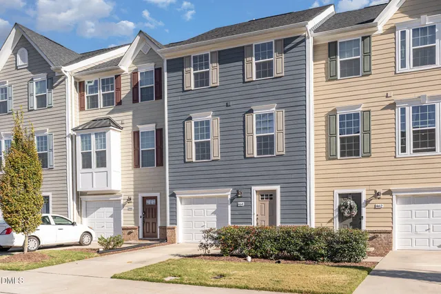 a picture of floor with a white wall
