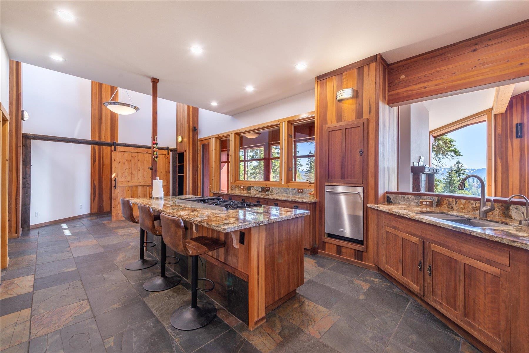 17247 Valley View Road Truckee, CA 96161 - Photo 14 of 28