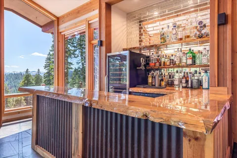 $2,700,000 | 17247 Valley View Road, Truckee, CA 96161