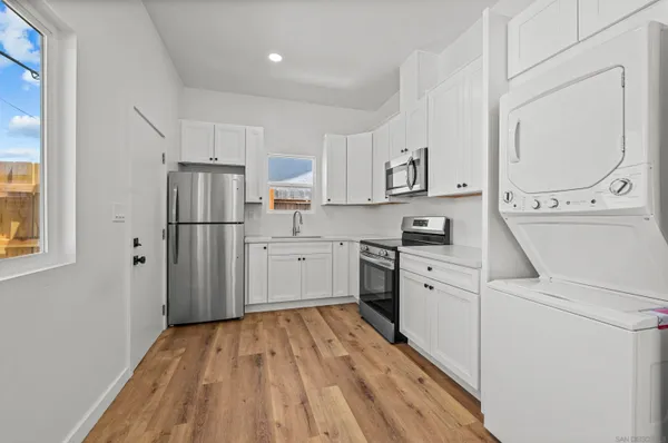 $1,300,000 | 6979 Amherst Street, San Diego, CA 92115