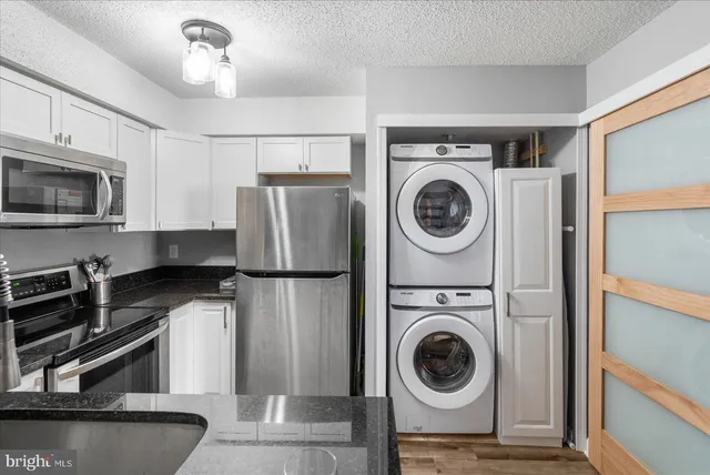 a view of livingroom with washer and dryer