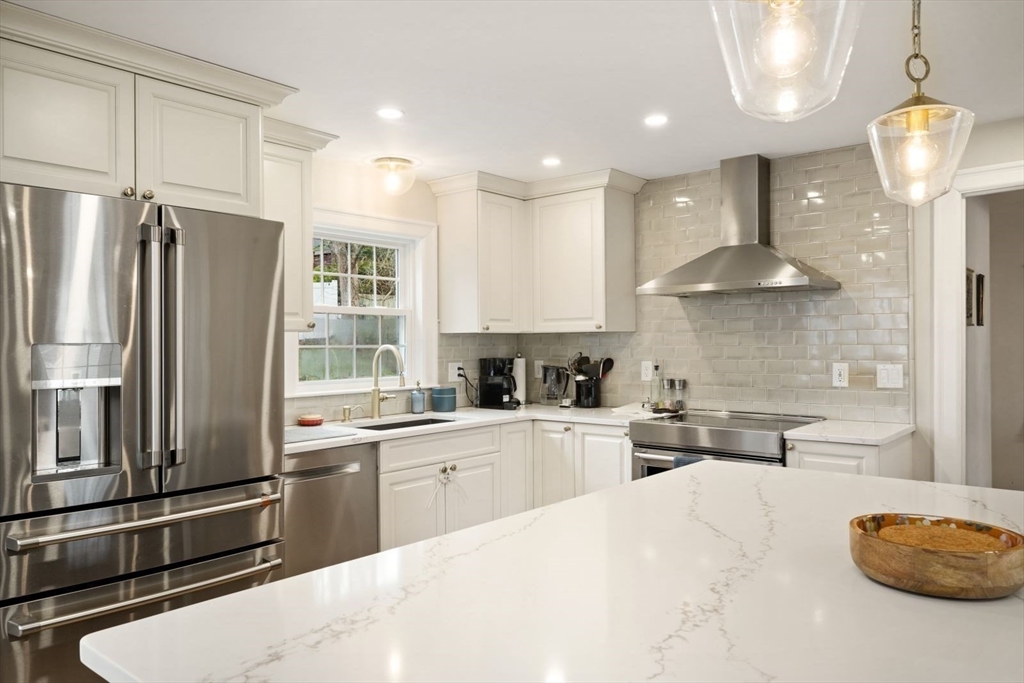 62 Sycamore Road Melrose, MA 02176 - Photo 5 of 18