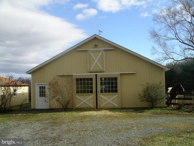 19804 Colchester Road Purcellville, VA 20132 - Photo 4 of 30 Exterior (Rear)