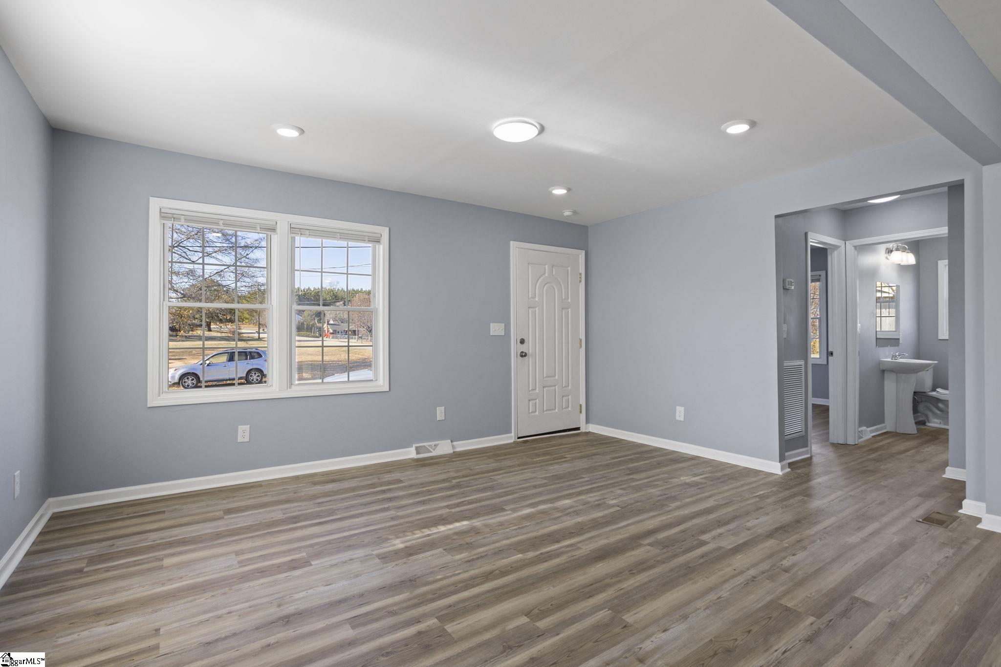 16 Rison Road Greenville, SC 29611 - Photo 24 of 34