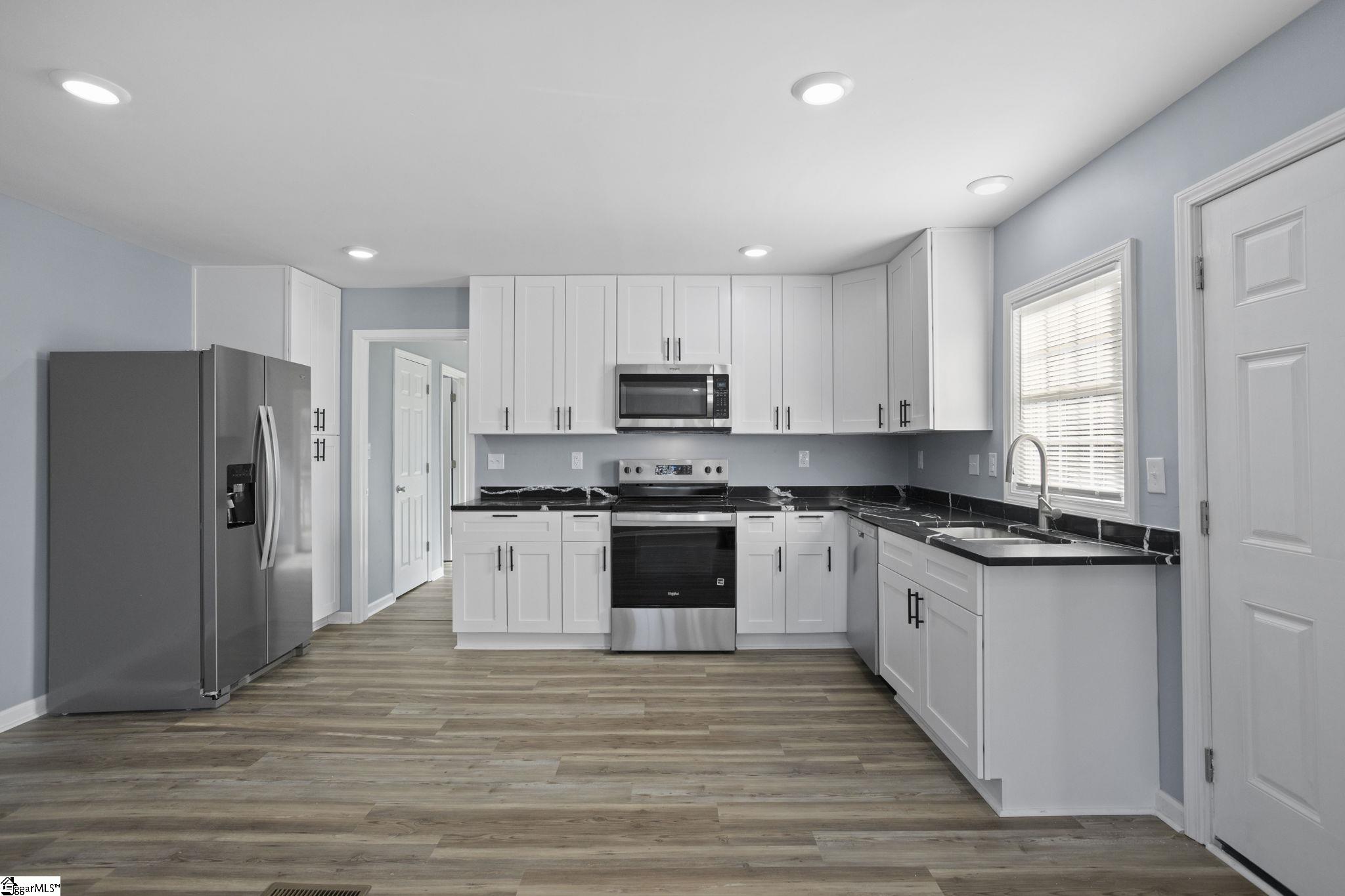 16 Rison Road Greenville, SC 29611 - Photo 5 of 34