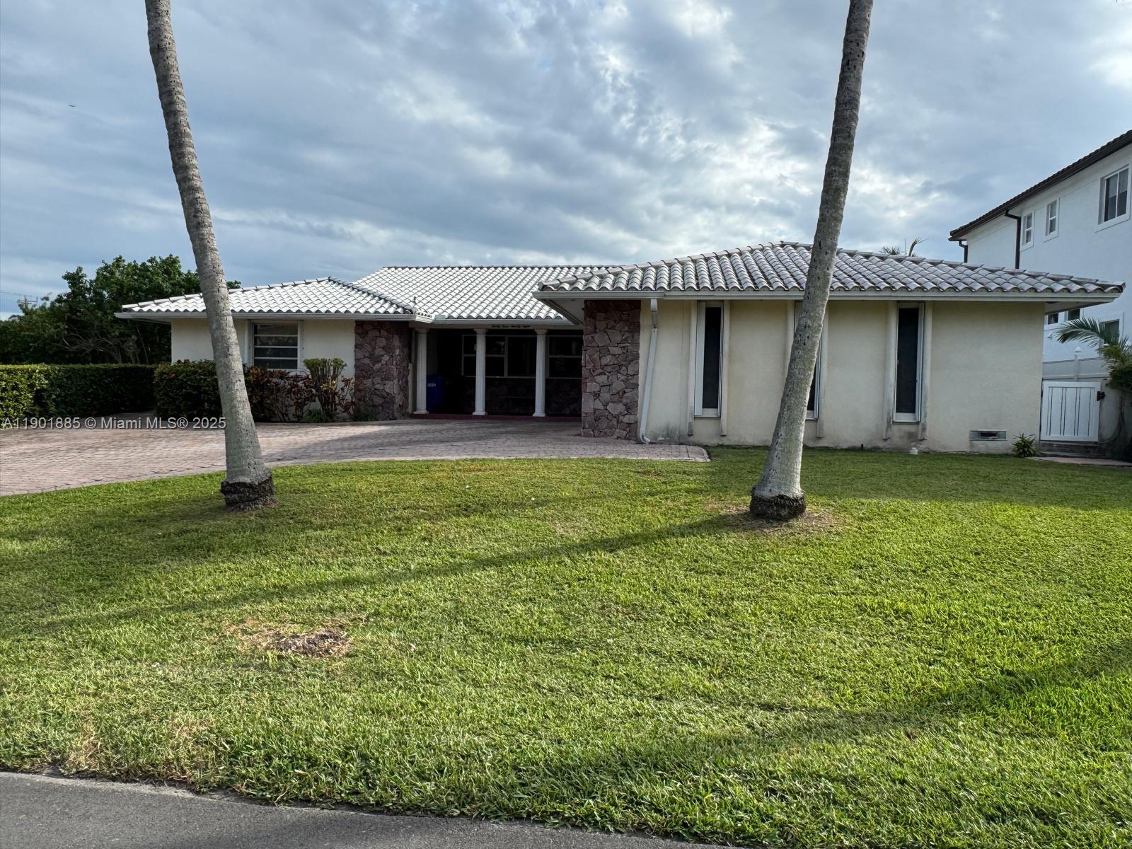 3428 Northeast 169th Street North Miami Beach, FL 33160 - Photo 4 of 5