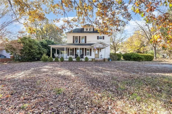 $285,000 | 334 East Swannanoa Avenue, Liberty, NC 27298