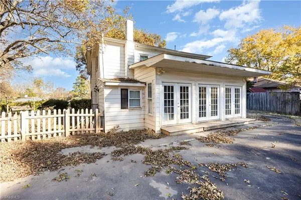 $285,000 | 334 East Swannanoa Avenue, Liberty, NC 27298