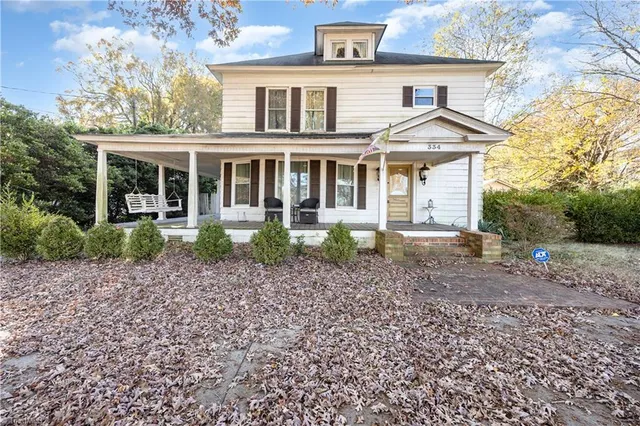 $295,000 | 334 East Swannanoa Avenue, Liberty, NC 27298