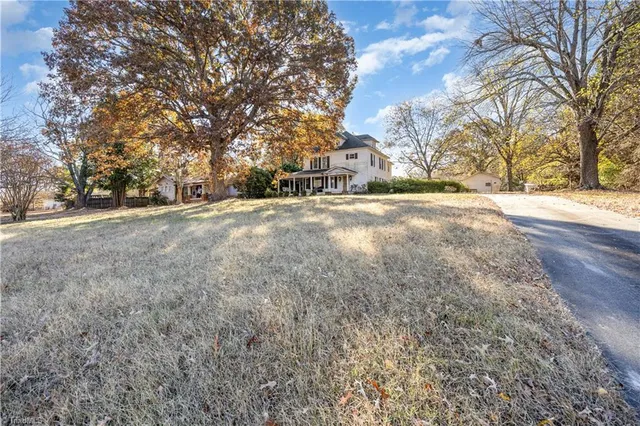 $295,000 | 334 East Swannanoa Avenue, Liberty, NC 27298