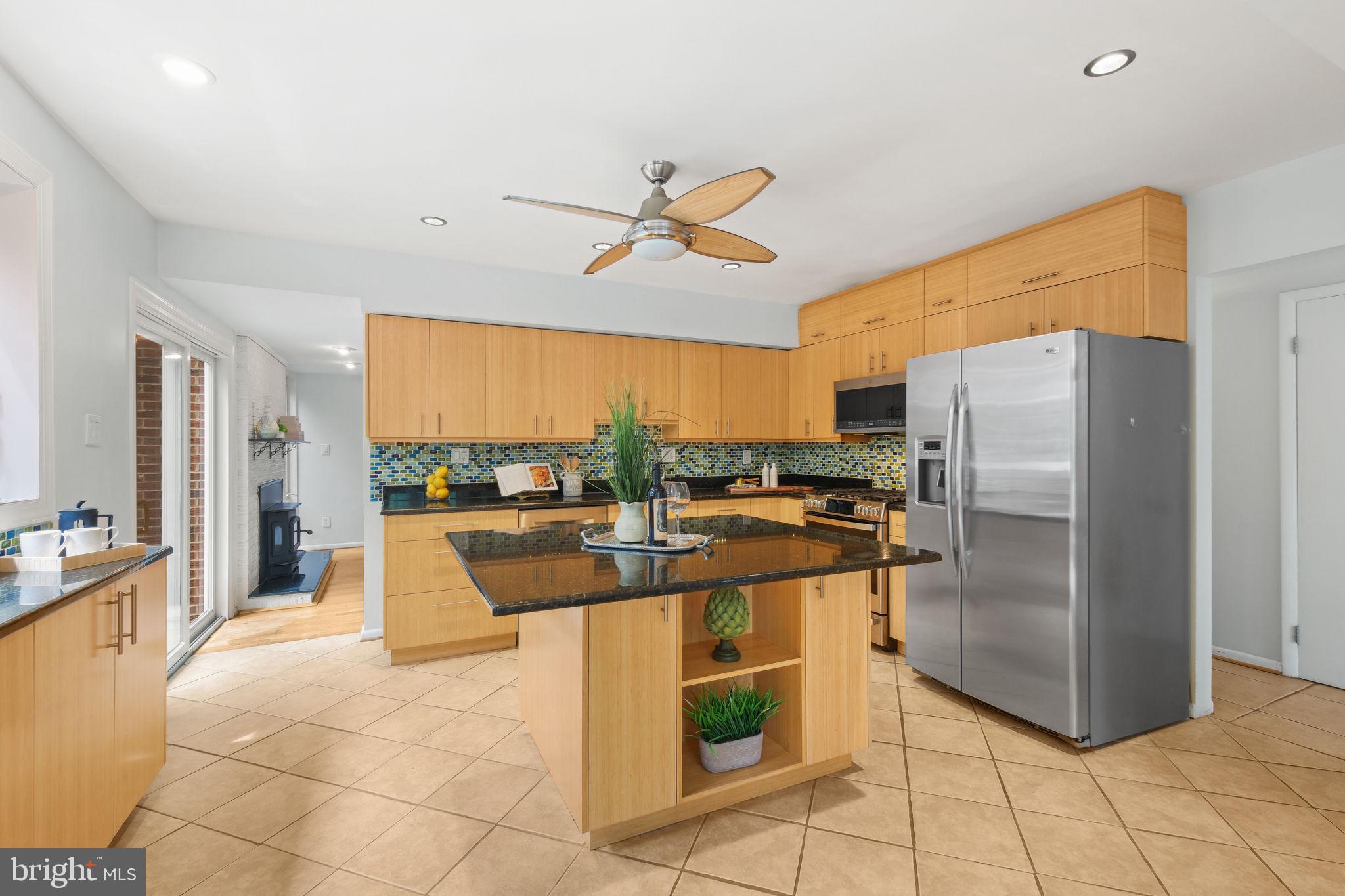 9528 Starmont Road Bethesda, MD 20817 - Photo 7 of 38