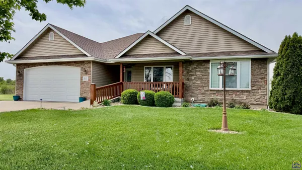 $399,900 | 3611 Northwest Sterling Chase Court, Topeka, KS 66618