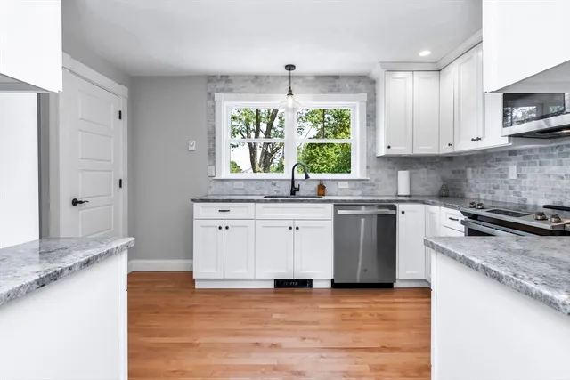 $553,900 | 24 Jefferson Street, Derry, NH 03038