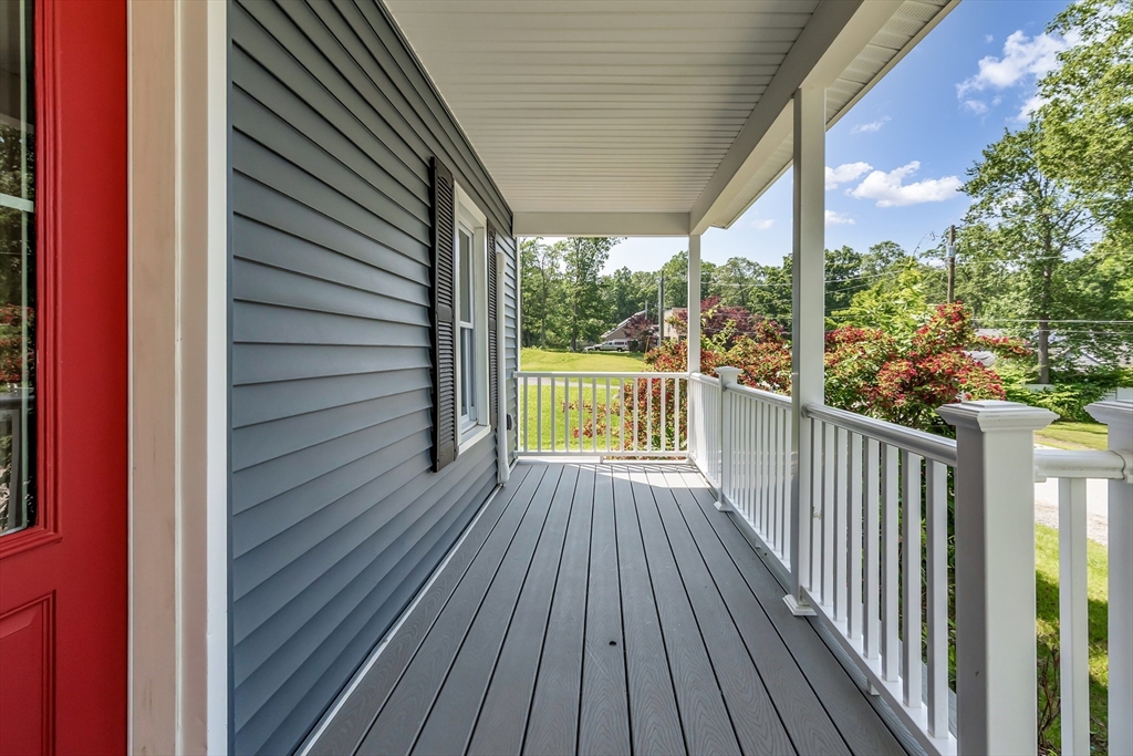 24 Jefferson Street Derry, NH 03038 - Photo 4 of 38