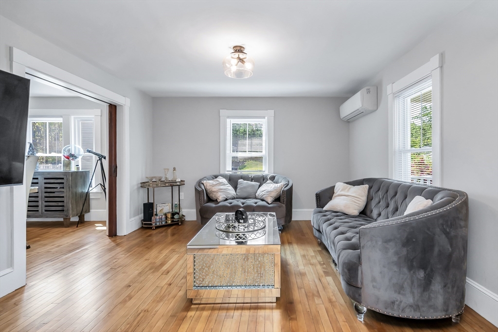 24 Jefferson Street Derry, NH 03038 - Photo 7 of 38