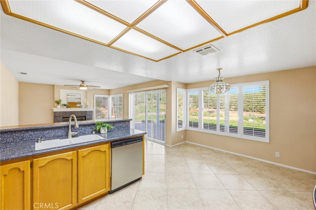 2000 Citrus Wood Lane Riverside, CA 92503 - Photo 7 of 23