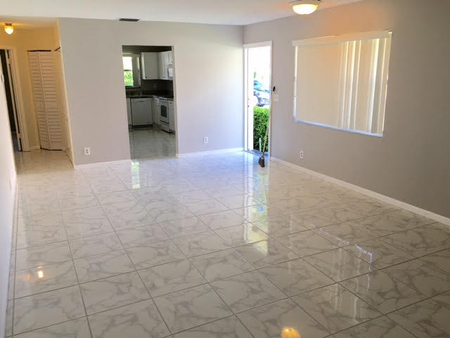 6324 Walk Circle Boca Raton, FL 33433 - Photo 3 of 10 Liv 3