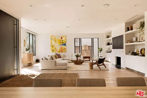 $4,050,000 | 157 South Lucerne Boulevard, Los Angeles, CA 90004