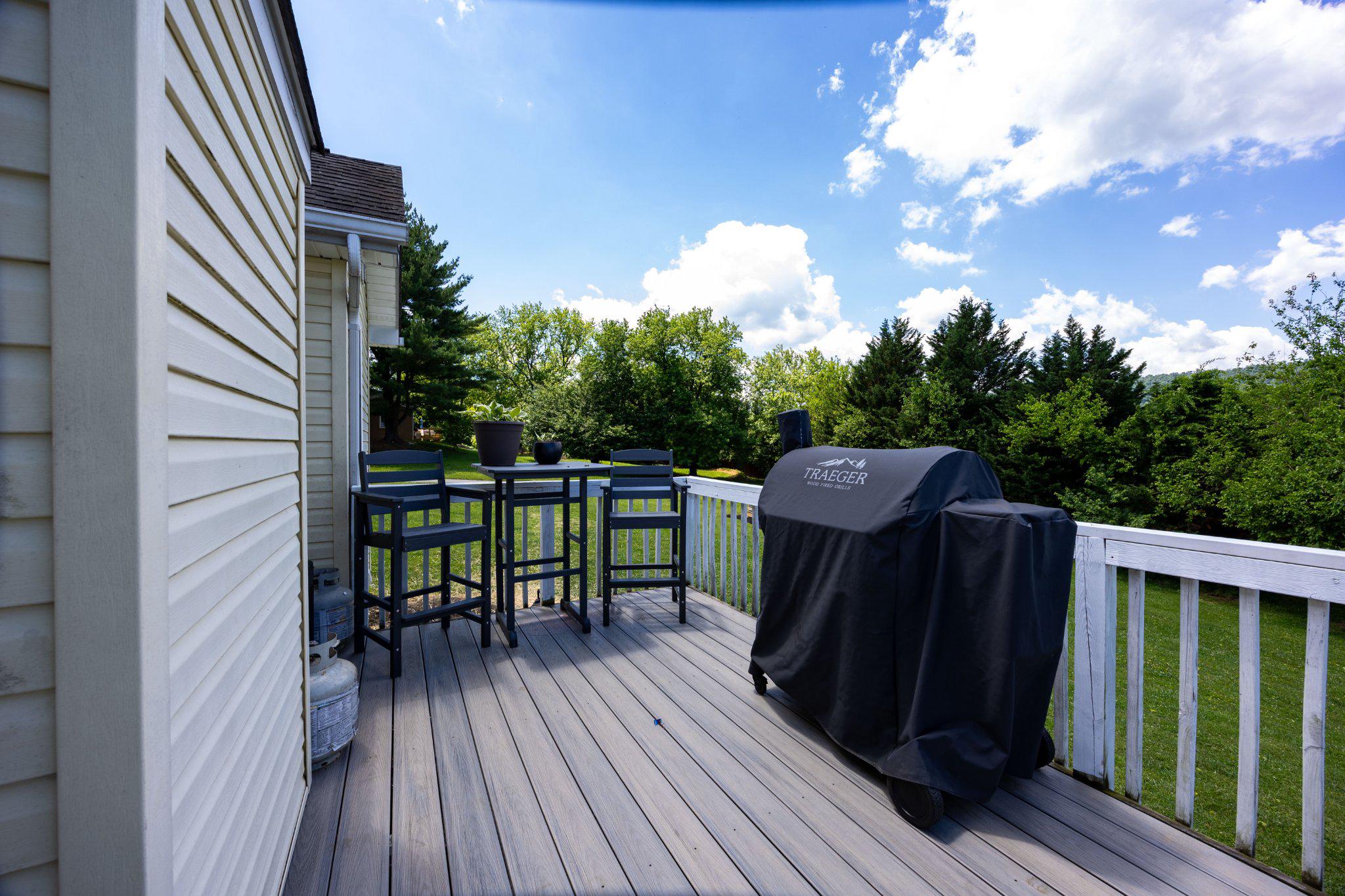 677 Ridge Road South Martinsburg, WV 25403 - Photo 7 of 72 10x14 Deck