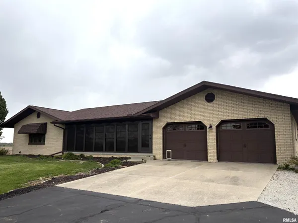 $510,000 | 18067 Dee-Mac Road, Deer Creek, IL 61733