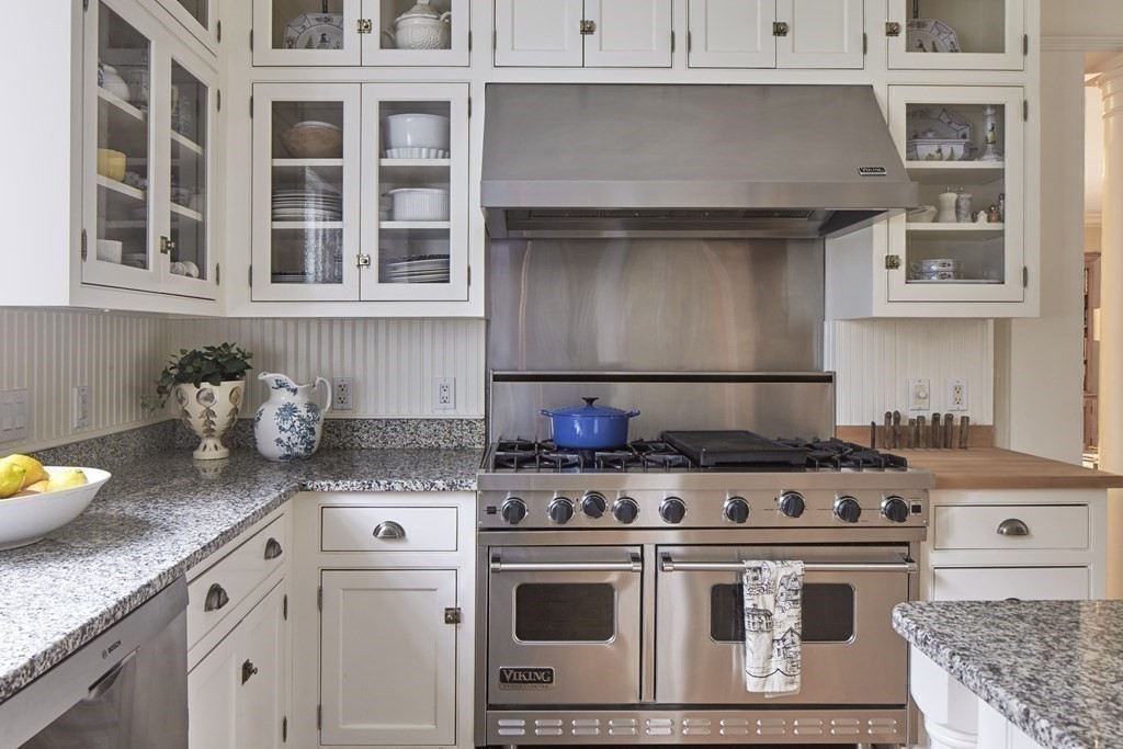 33 Meadowbrook Road Weston, MA 02493 - Photo 9 of 42