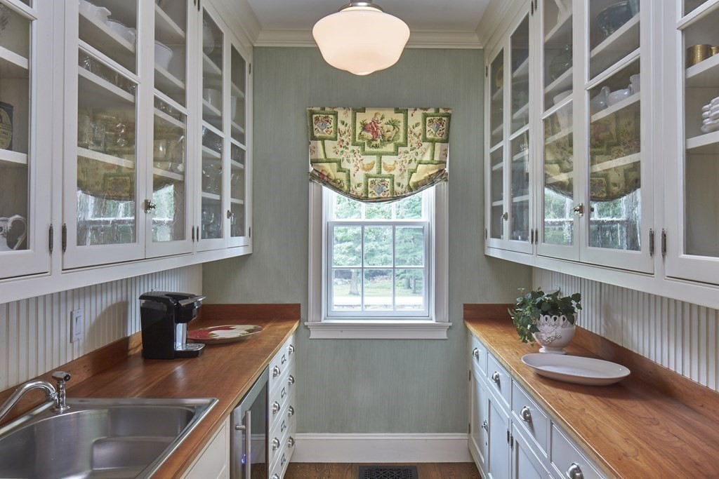 33 Meadowbrook Road Weston, MA 02493 - Photo 10 of 42