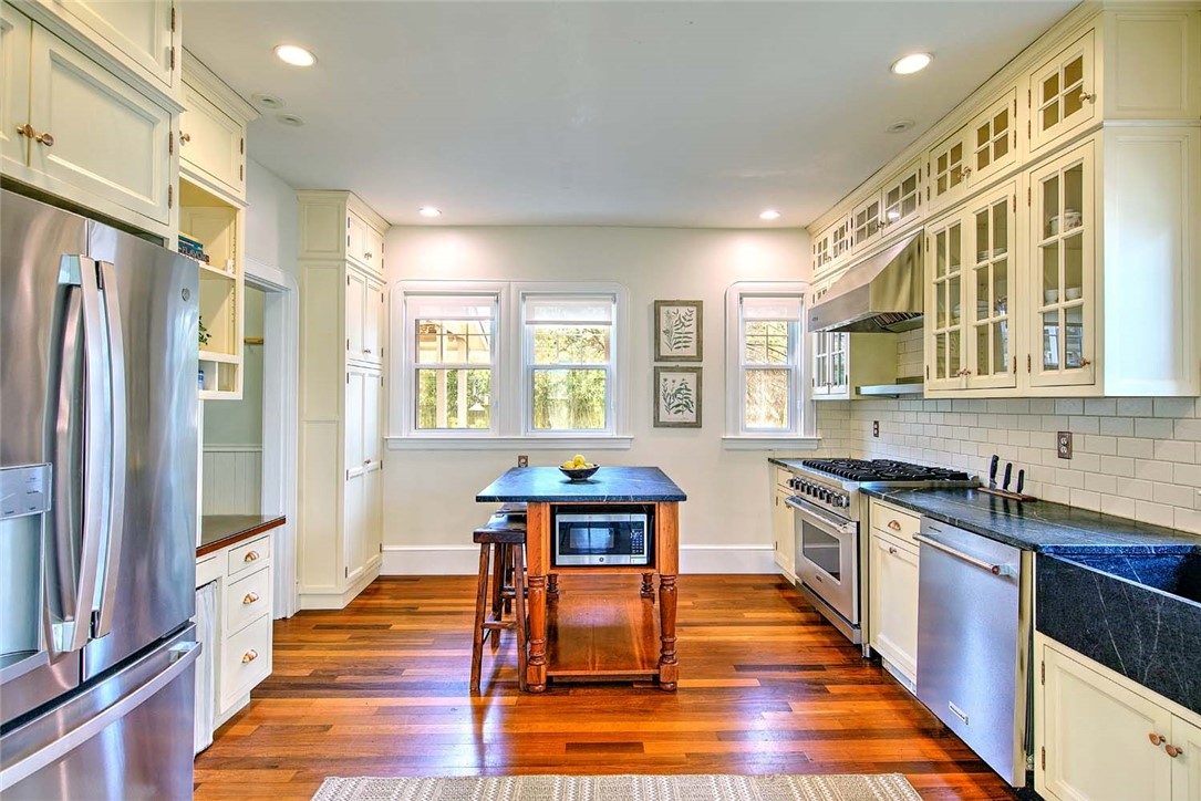12 Holly Street Providence, RI 02906 - Photo 12 of 44