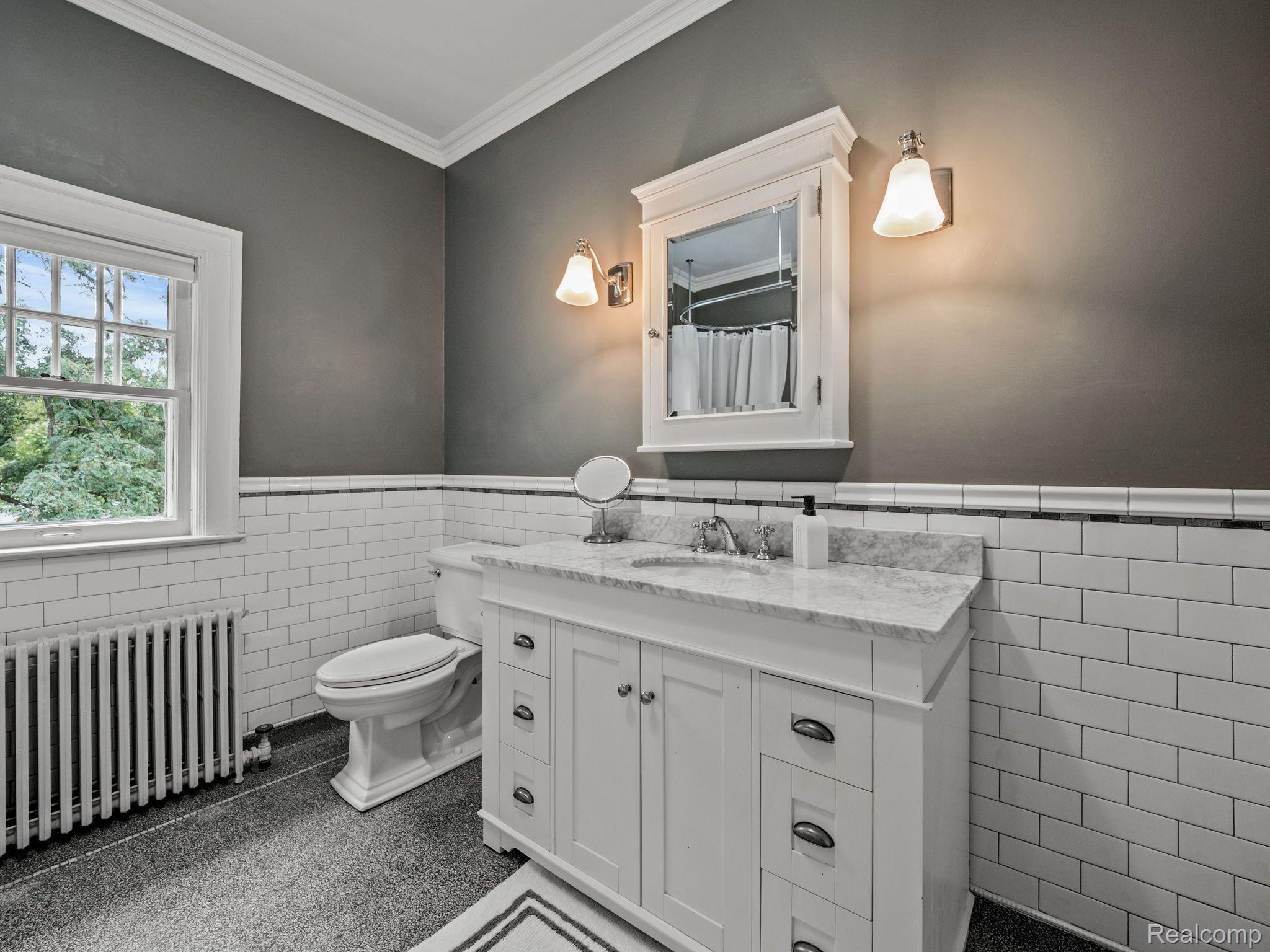 119 South Adams Road Birmingham, MI 48009 - Photo 28 of 73 2nd Flr Full Bath w/Soaking Tub
