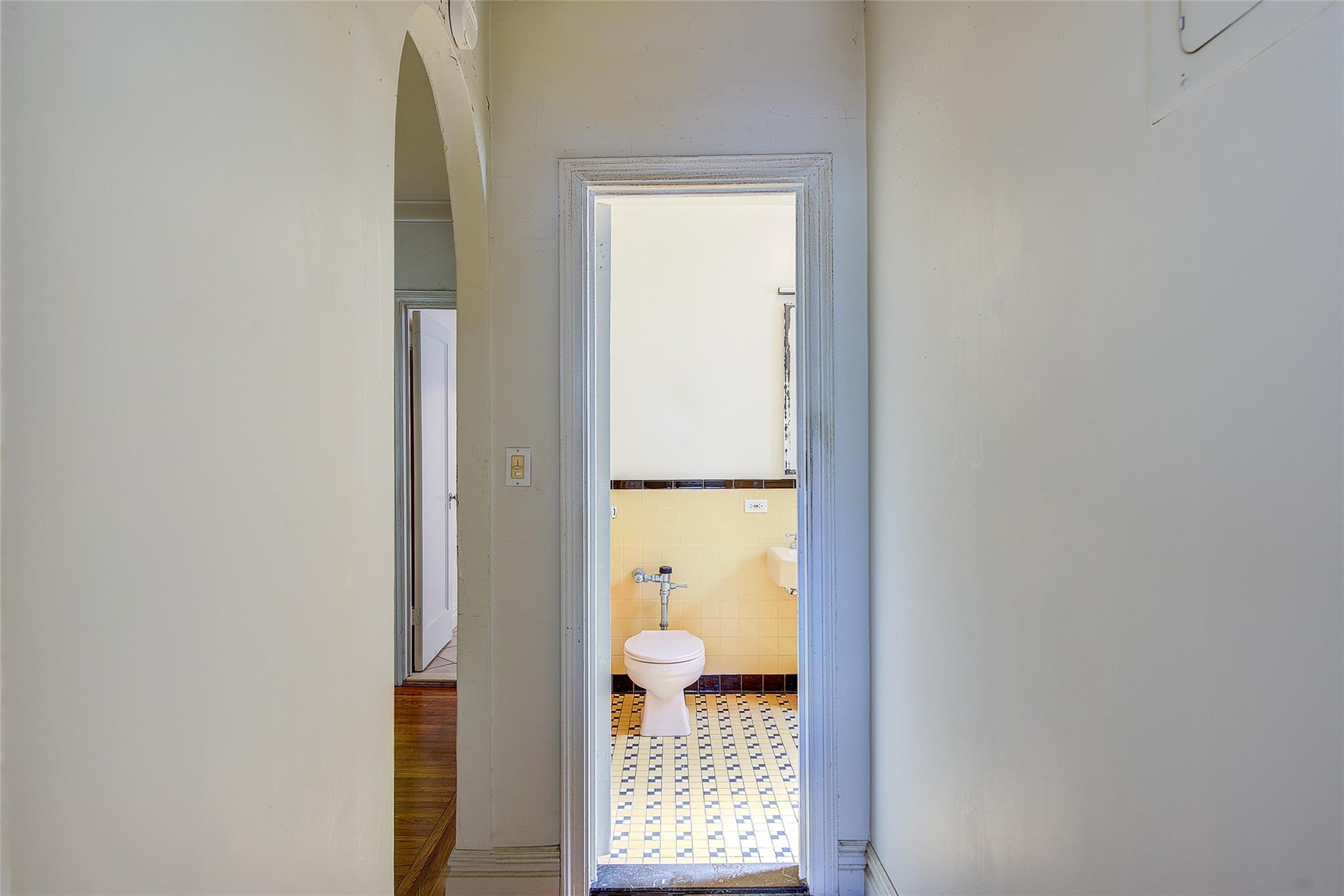 117-01 Park Lane South, Unit C5D Queens, NY 11418 - Photo 22 of 33 a bathroom with a window