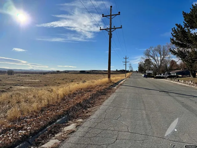 $375,000 | 1501 South Veterans Street, Saratoga, WY 82331