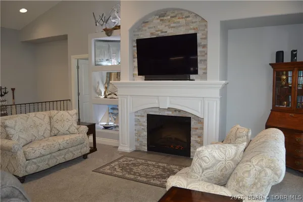 $735,000 | 602 Waterford Circle, Eldon, MO 65026