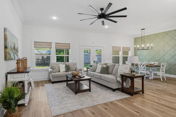 $4,000 | 35 Highland Drive Northwest, Fort Walton Beach, FL 32548