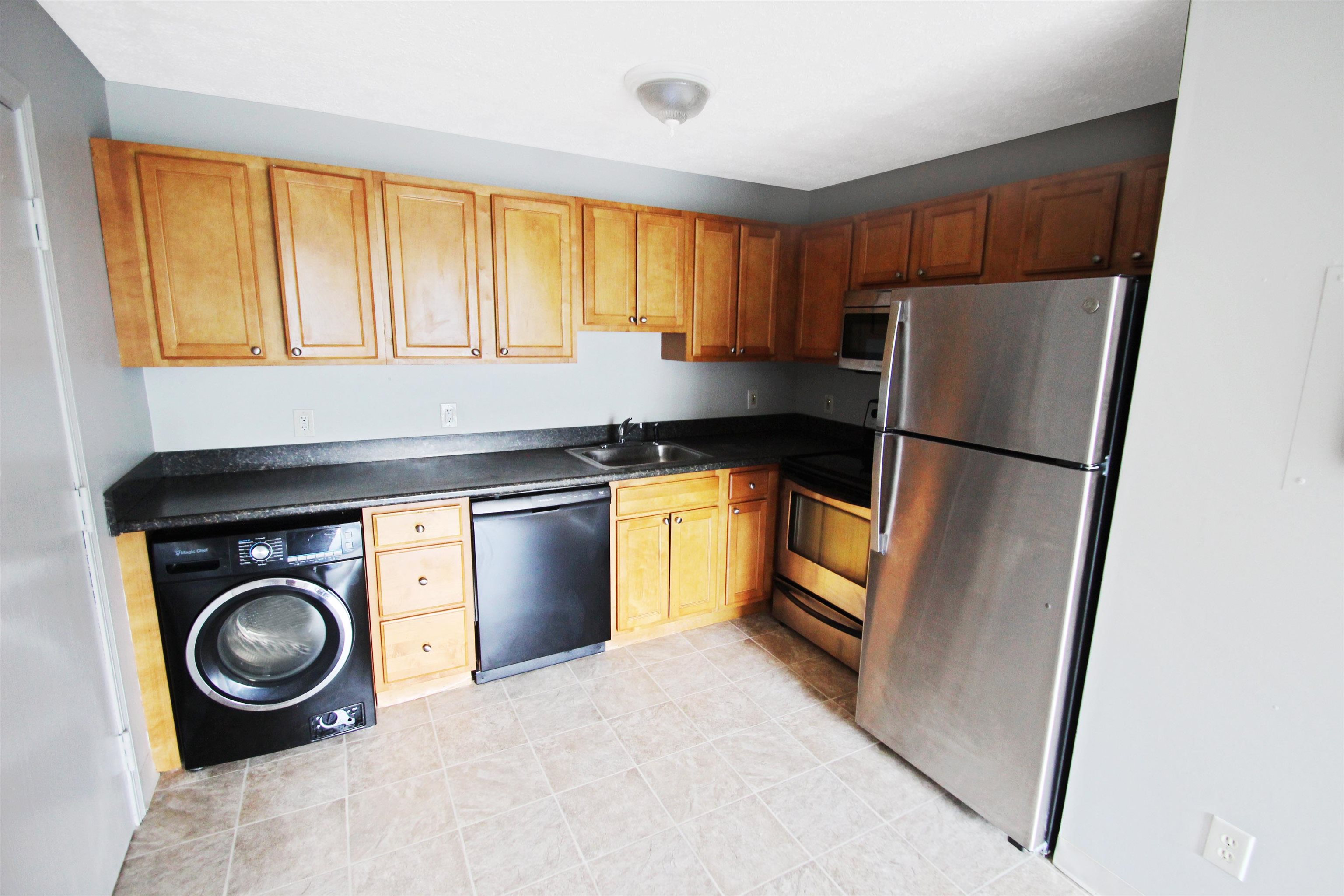 64 Dunbarton Road, Unit 3E Manchester, NH 03102 - Photo 2 of 6