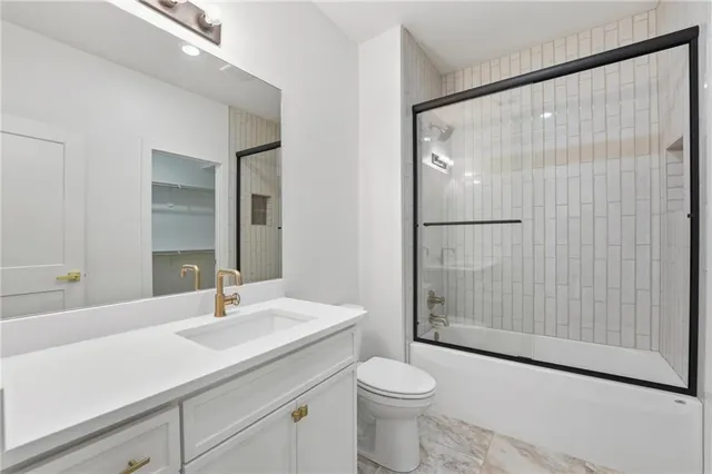 $878,900 | 9785 South Ambrosia Lane, Parkville, MO 64152