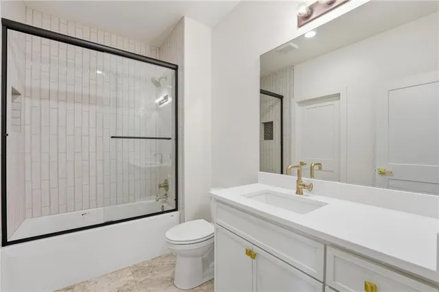 $878,900 | 9785 South Ambrosia Lane, Parkville, MO 64152