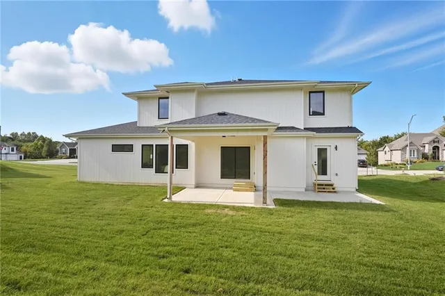 $878,900 | 9785 South Ambrosia Lane, Parkville, MO 64152