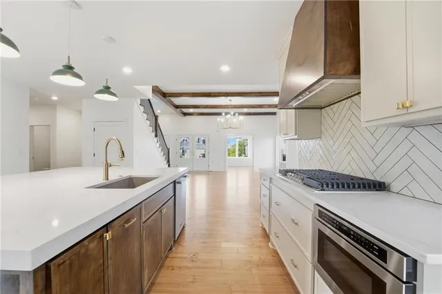 $878,900 | 9785 South Ambrosia Lane, Parkville, MO 64152