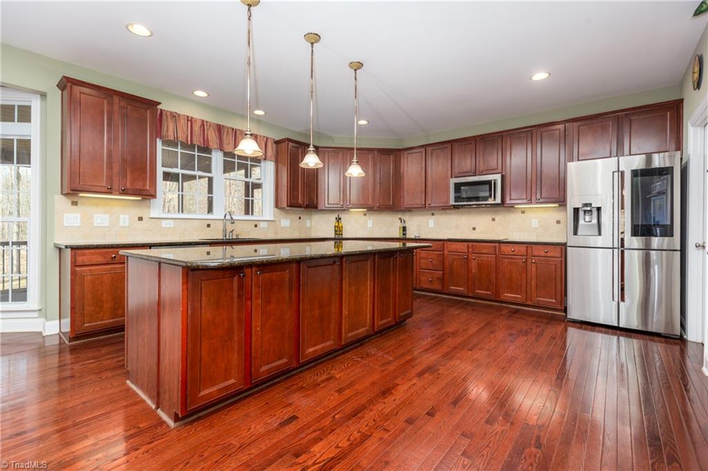 8611 Yvonne Court Oak Ridge, NC 27310 - Photo 6 of 28 Gallery Image 6