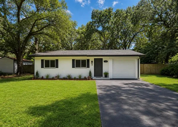 $1,800 | 1116 East Winnemissett Avenue, DeLand, FL 32724