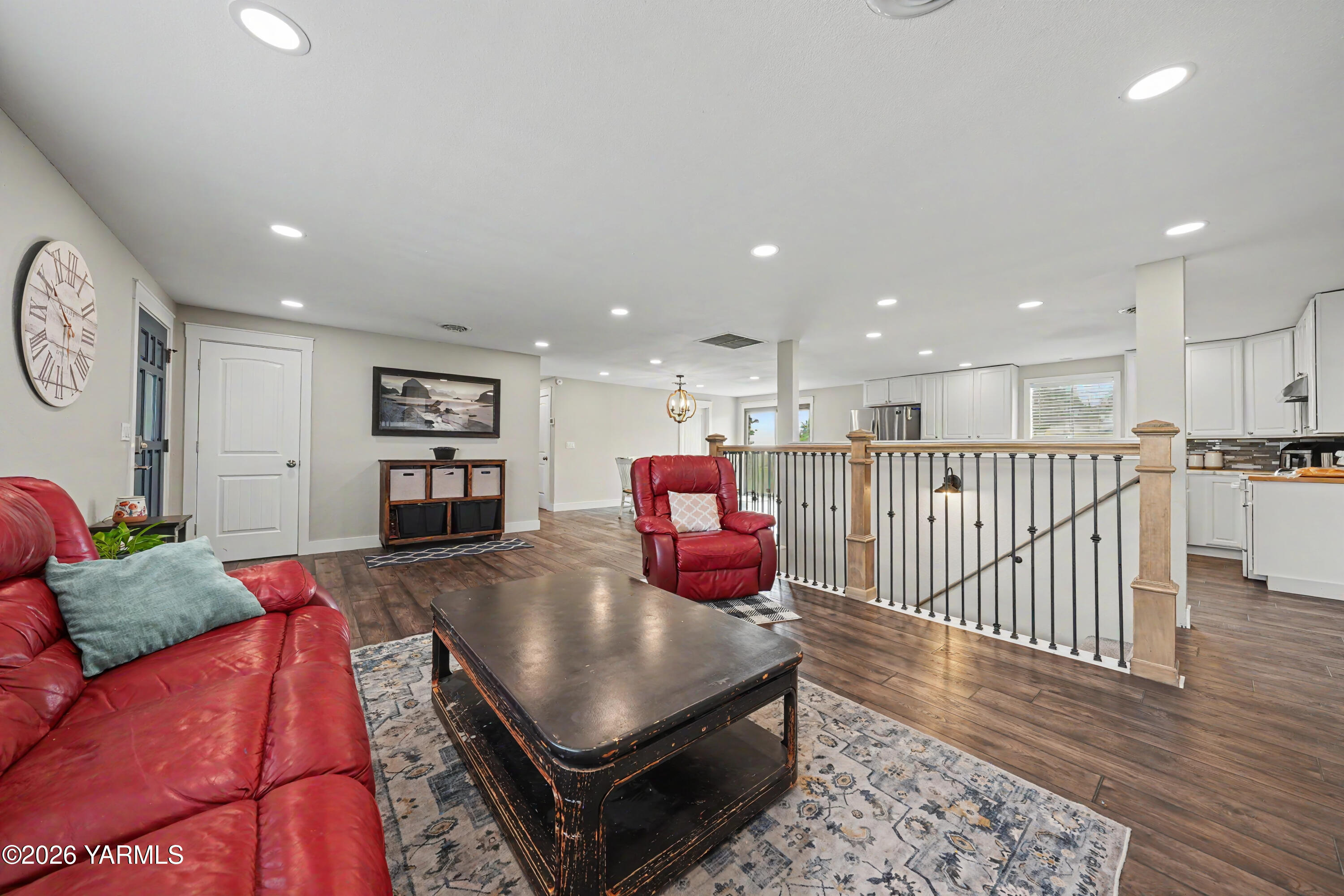 270 Westridge Road Selah, WA 98942 - Photo 23 of 66 23_living-room