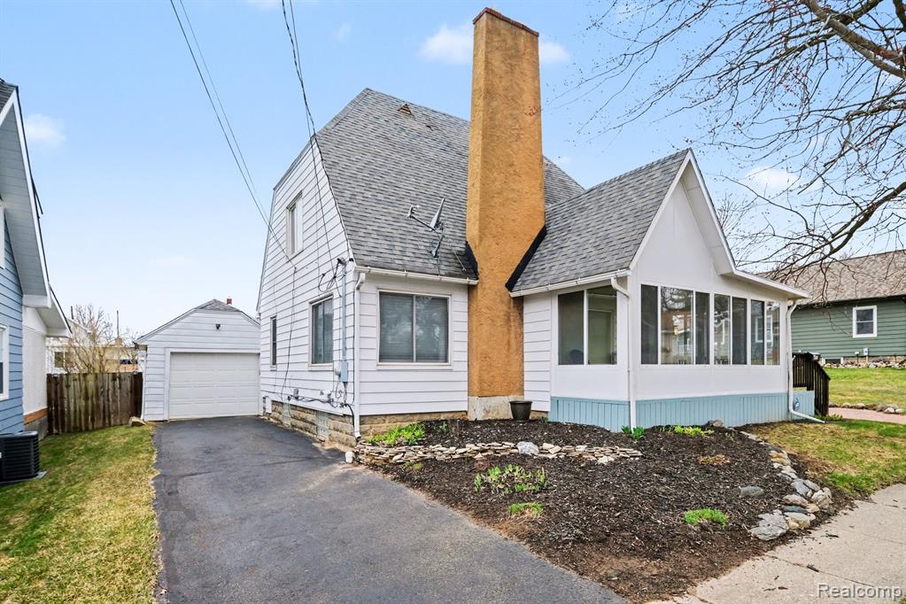 313 Myrtle Street Flushing, MI 48433 - Photo 4 of 19