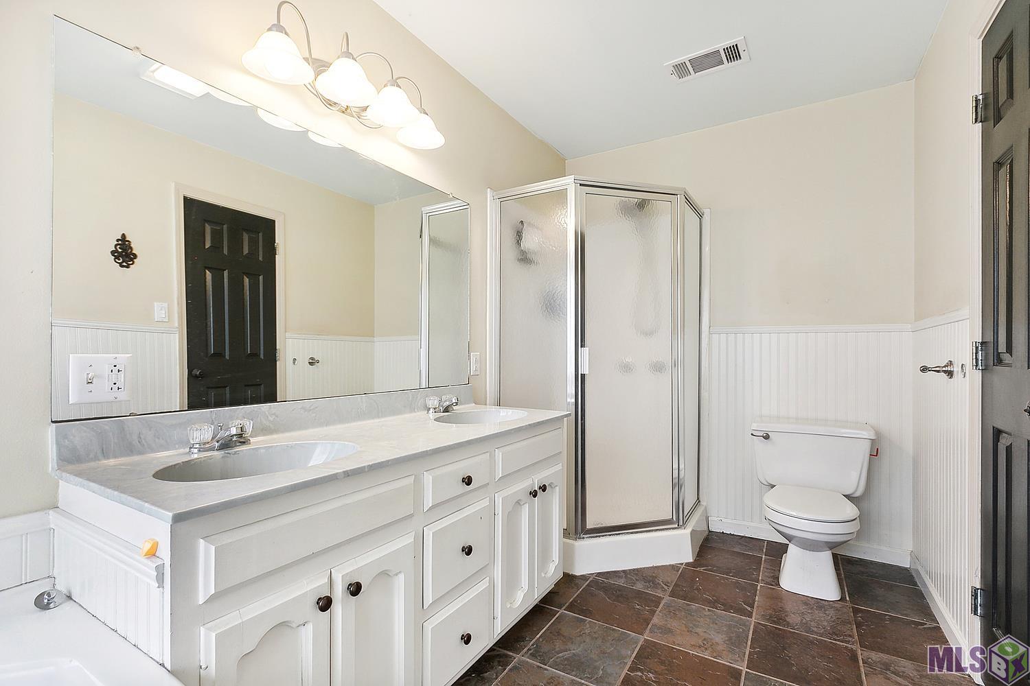 38400 Duplessis Road Prairieville, LA 70769 - Photo 13 of 25 Primary Bathroom