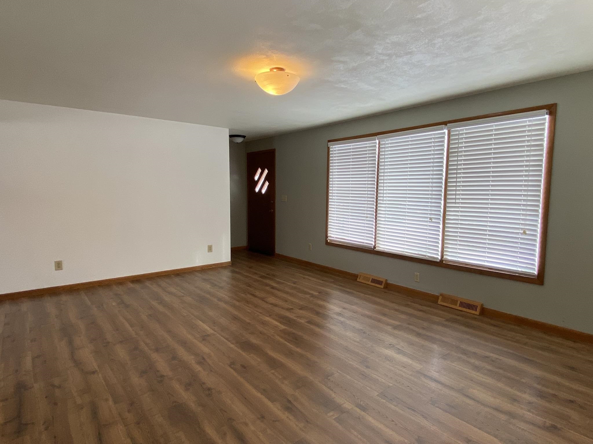 N321 County Road North Appleton, WI 54915 - Photo 9 of 27