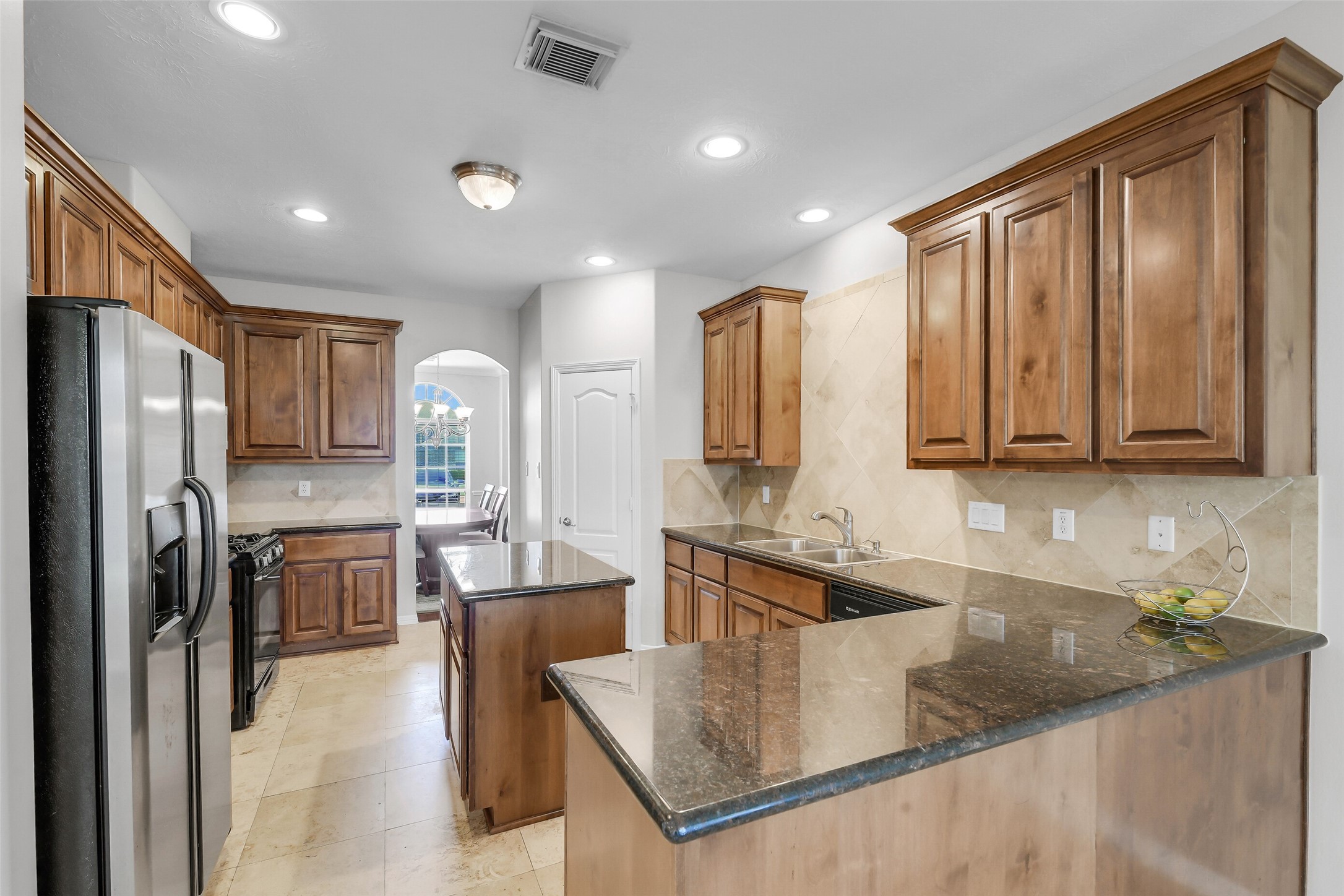 14906 Windsor Manor Houston, TX 77069 - Photo 9 of 34 Plenty of counter top space + 42" cabinetry ~