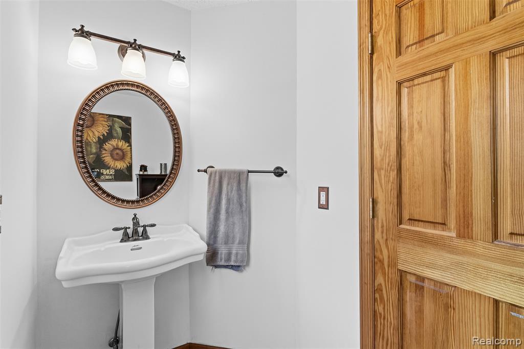 6699 Lansing Road Durand, MI 48429 - Photo 25 of 53