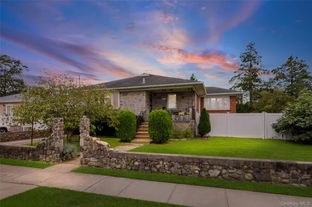 $749,900 | 168 A North Oak Street, Massapequa, NY 11758