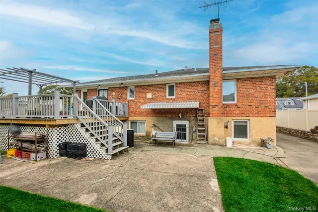 $749,900 | 168 A North Oak Street, Massapequa, NY 11758