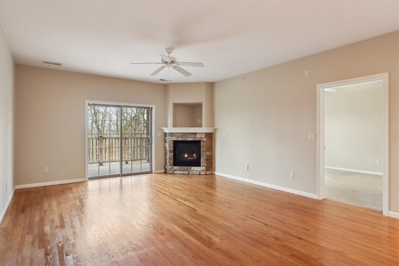 856 Foster Road Iowa City, IA 52245 - Photo 6 of 39 Living Room