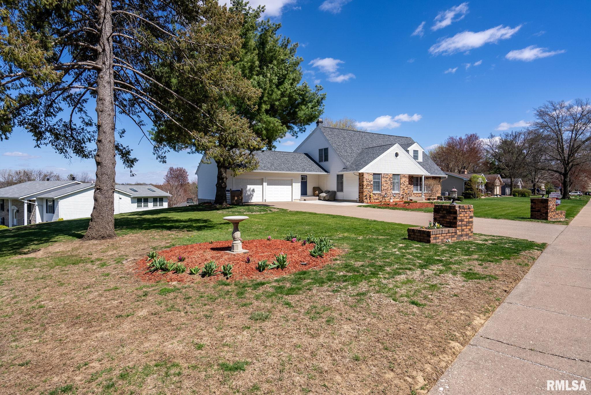 4620 Trails End Road Bettendorf, IA 52722 - Photo 3 of 70